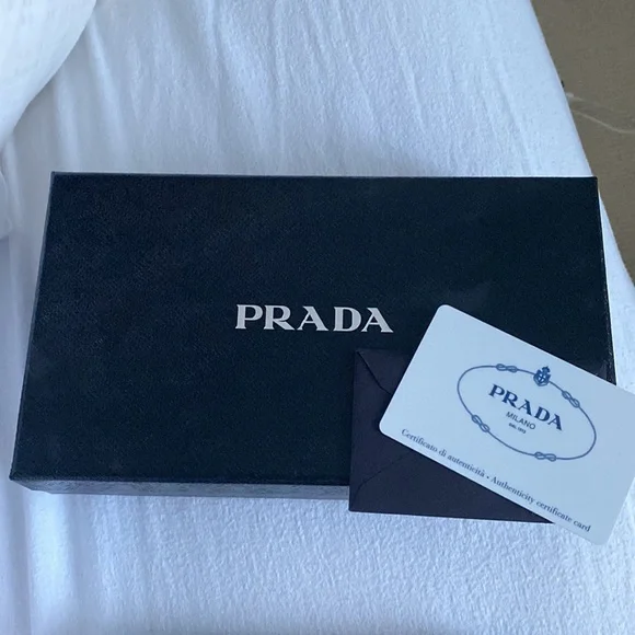 Black bow Prada wallet - Picture 2 of 4